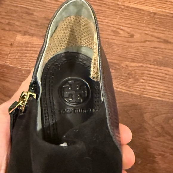 Tory Burch Black and Navy leather and Suede Heeled Booties Size 9.5M - Picture 8 of 9